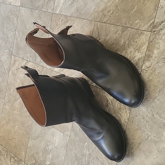 Frye Genuine Leather Boots - Picture 2 of 5